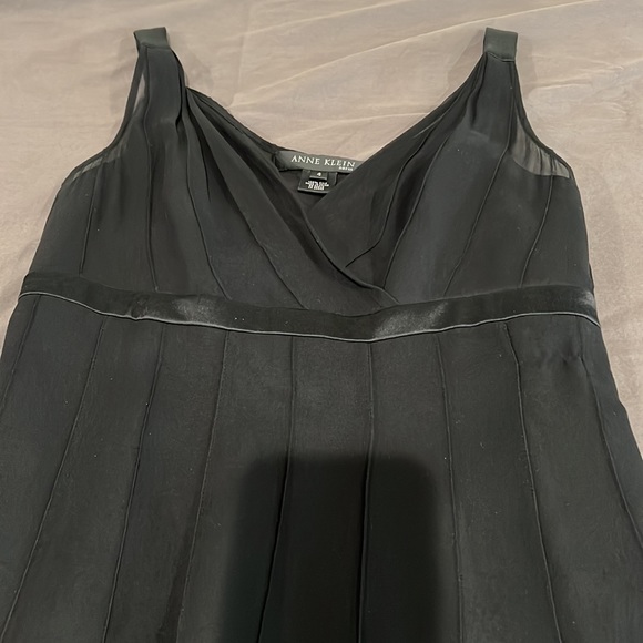 Anne Klein v neck 100% silk dress - Picture 2 of 5